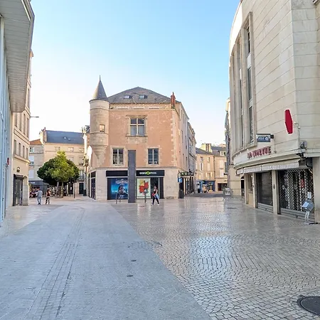 Le Porchaire - 2ch - Elegant Spacieux Et Calme Au Centre De - Futuroscope A 20 Min Poitiers