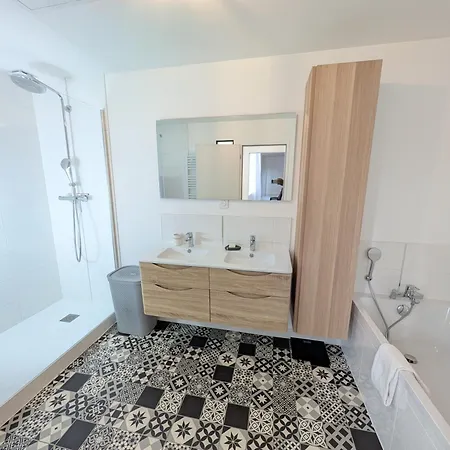 Le Porchaire - 2ch - Elegant Spacieux Et Calme Au Centre De - Futuroscope A 20 Min