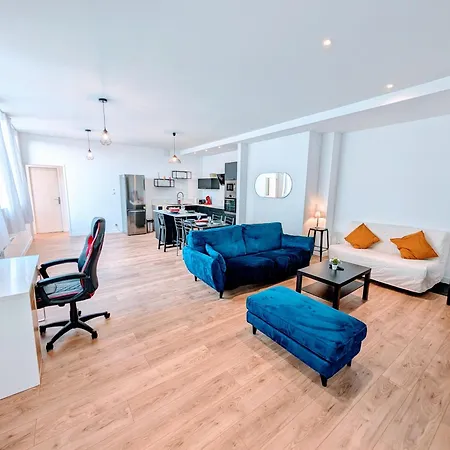 Appartement Le Porchaire - 2ch - Elegant Spacieux Et Calme Au Centre De - Futuroscope A 20 Min